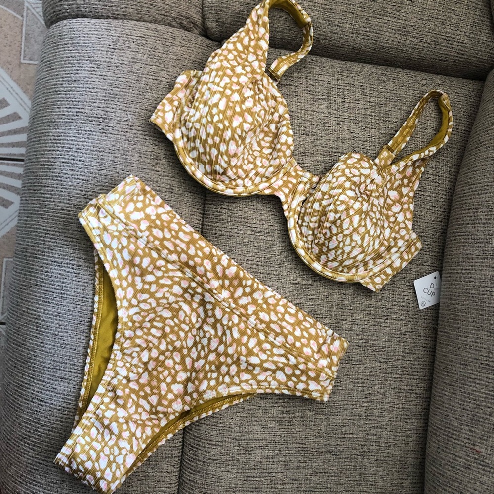 Roxy Lilies Bathing Suit w/ High Waisted Bottom
